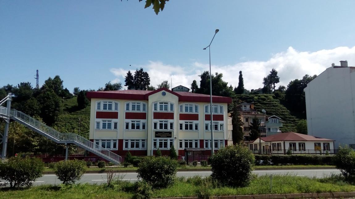 Çamburnu Fazıloğlu Mahmut Bıçakçı Ortaokulu Fotoğrafı